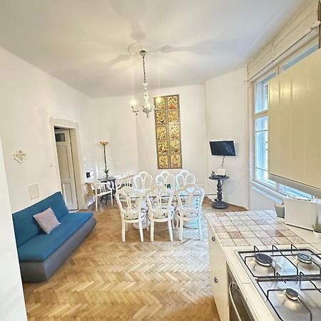 Heritage Harmony With Free Parking Budapest Esterno foto